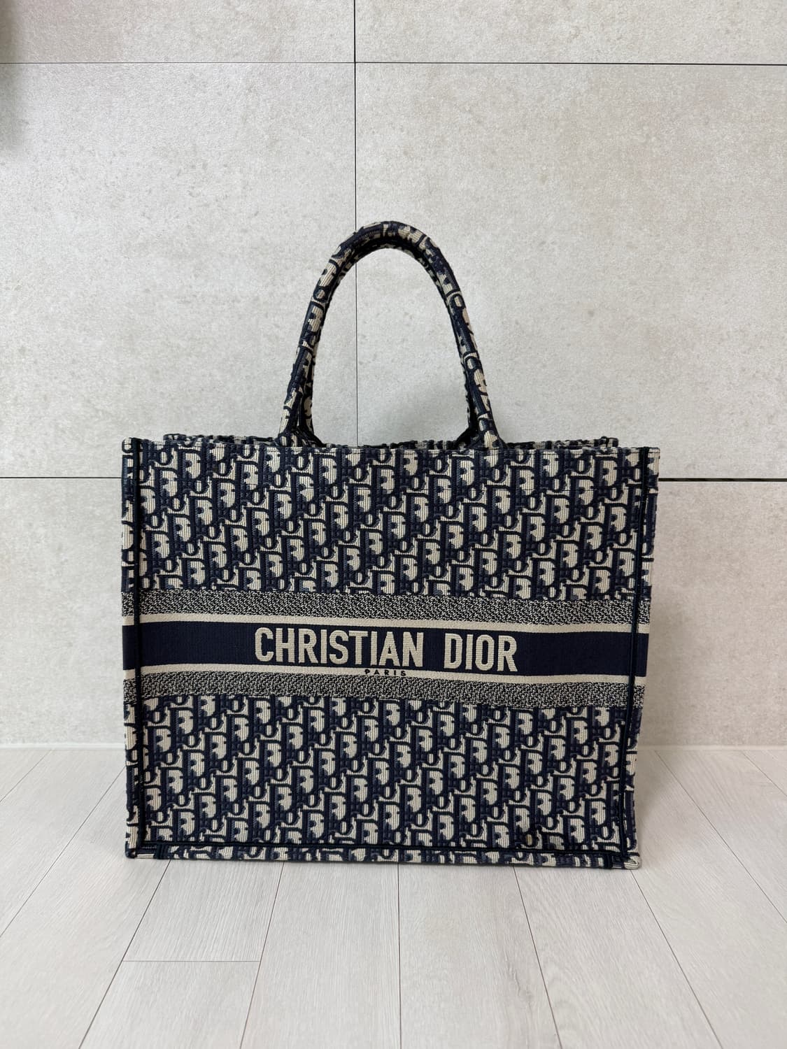 디올 북토트백 라지 상품이미지1