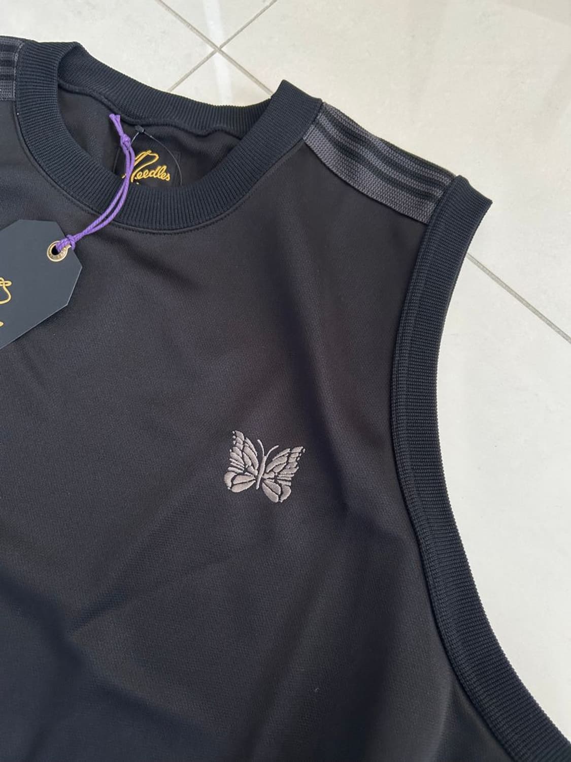 SLEEVELESS TRACK CREW NECK 민소매 트랙 크루넥 상품이미지3