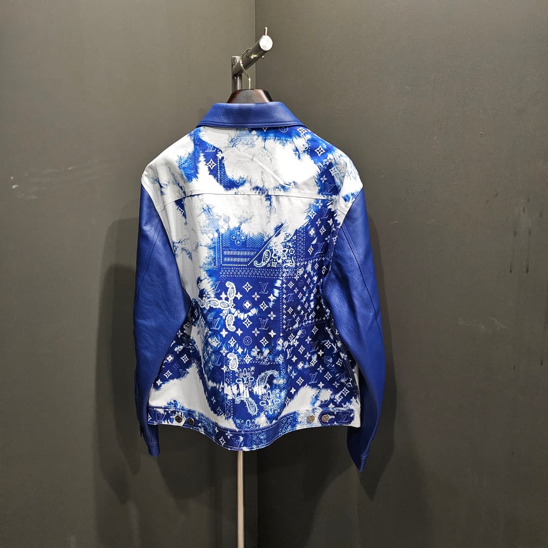 루이비통 모노그램 반다나 타이다이 한정 가죽자켓 상품이미지4