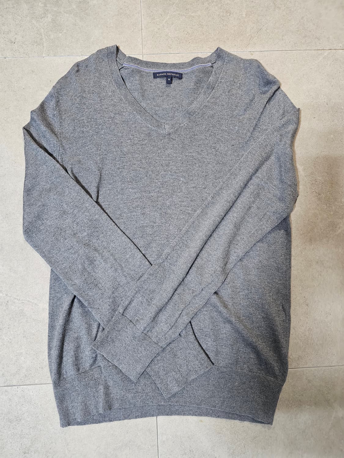 바나나리퍼블릭 V넥 그레이 니트 M 상품이미지1