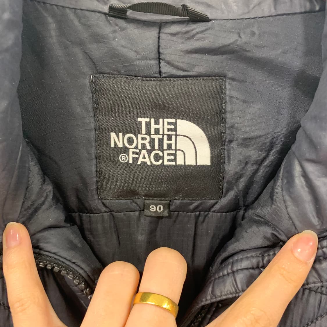 노스페이스 자수로고 블랙 윈드 경량 패딩 상품이미지6