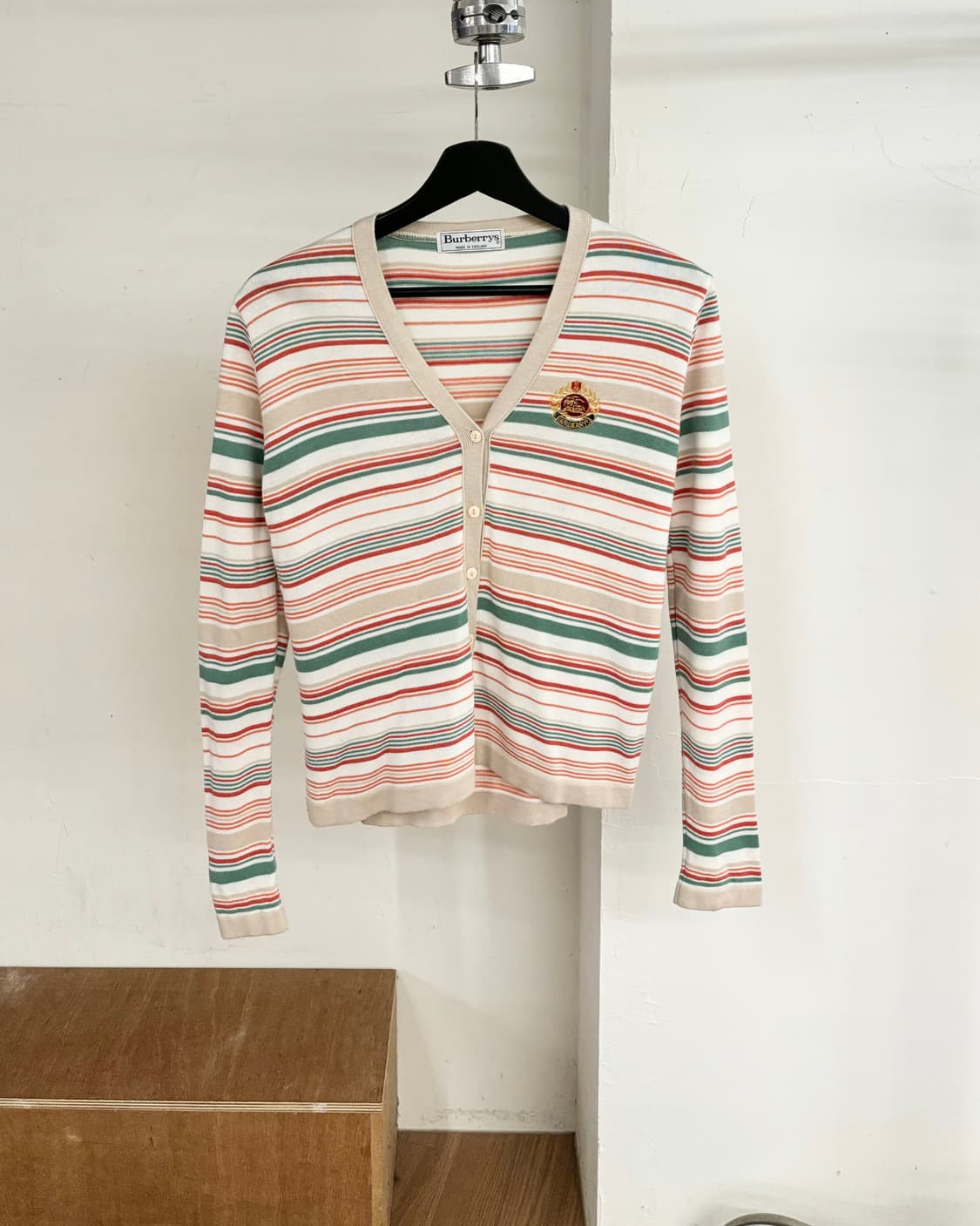버버리 스트라이프 자수 니트 가디건 상품이미지1