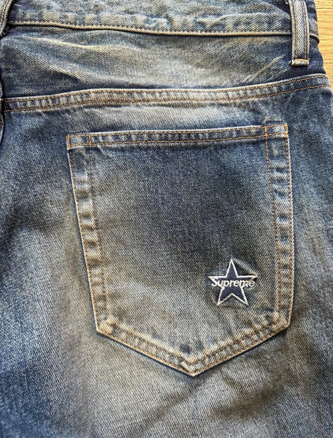 [36]슈프림 디스트레스드 루즈 핏 셀비지 진 워시드 인디고 - 25SS 상품이미지1