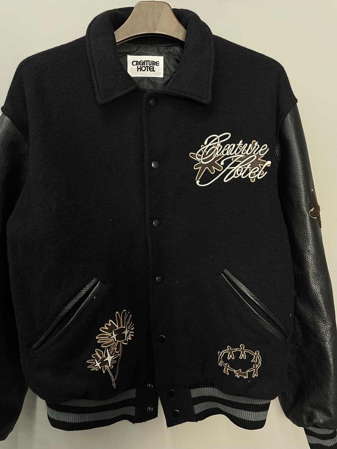 크리처 호텔 블랙 바시티 자켓 H1002 상품이미지4