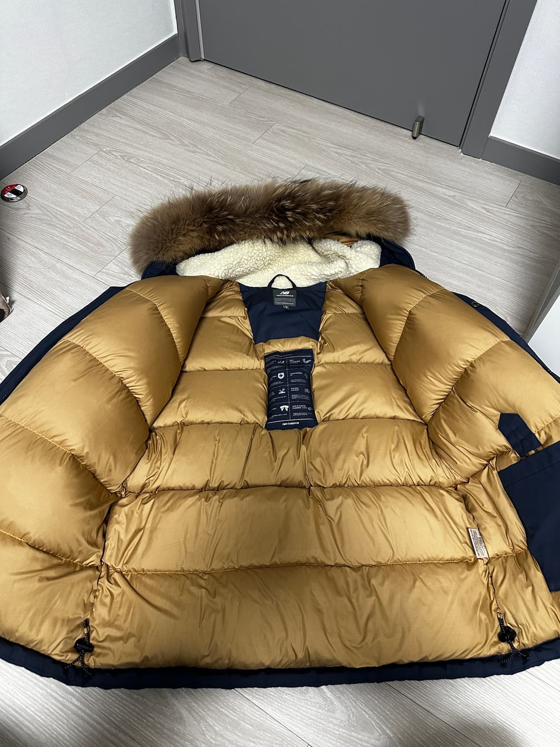 뉴발란스 카메라맨 구스다운패딩 M사이즈 상품이미지2