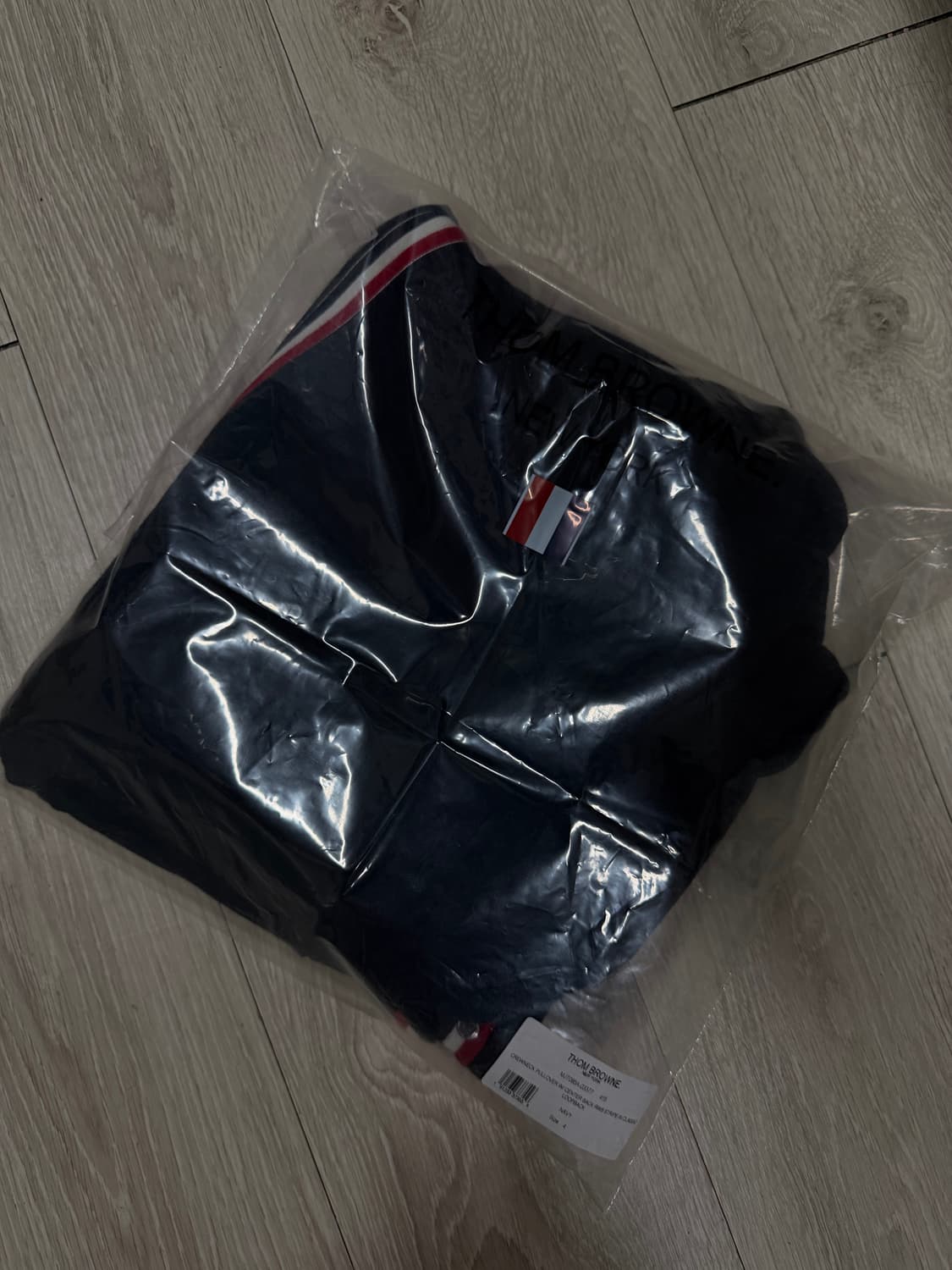 백화점판 톰브라운 백삼선 맨투맨 4사이즈 새상품급 풀구성 급처 상품이미지5