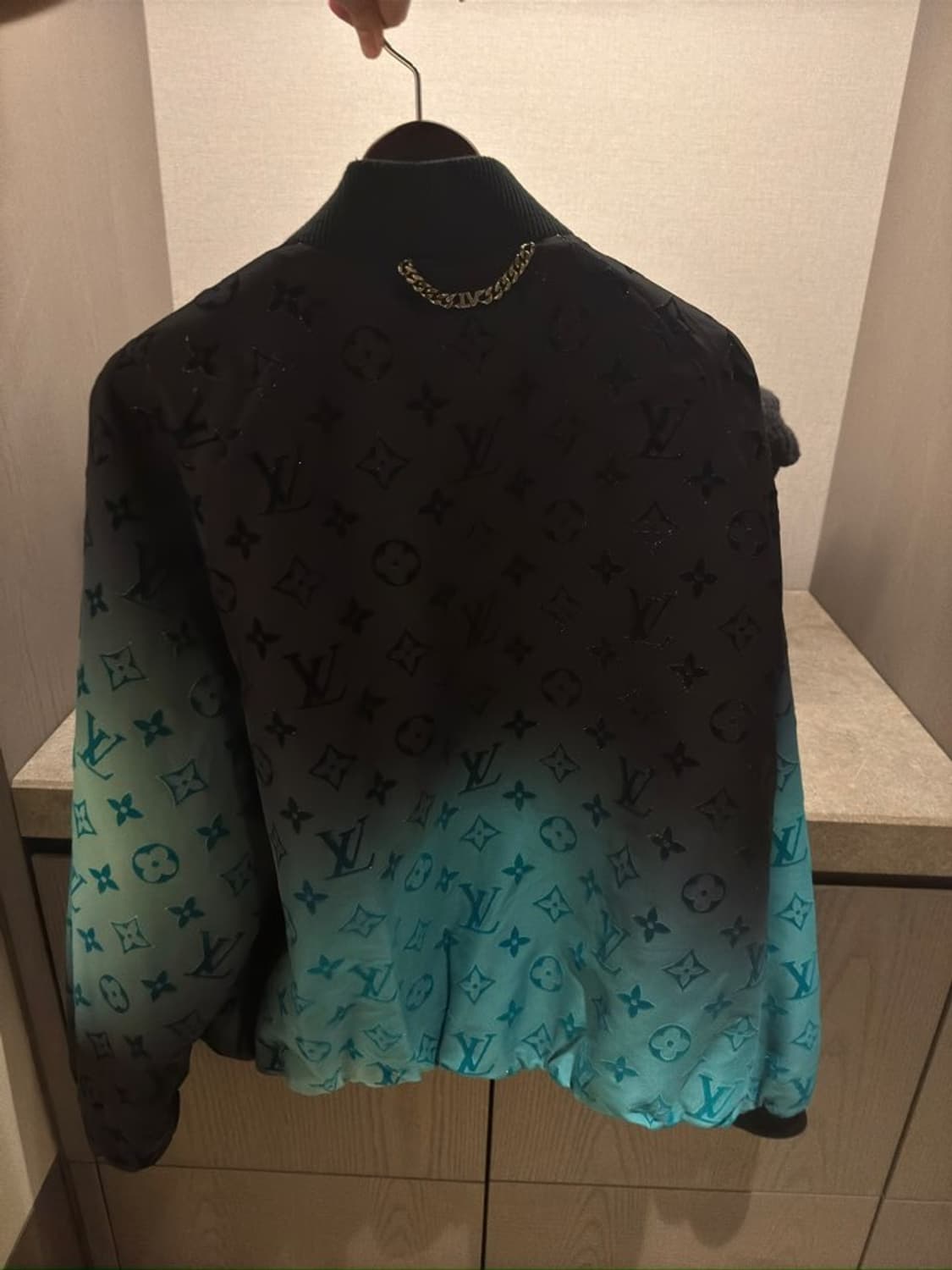 루이비통 그라디언트 봄버 정품 상품이미지4