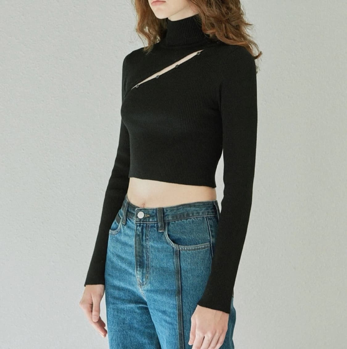 택O새상품) 다이애그널 폴로 넥 버튼 크롭 니트탑 상품이미지2