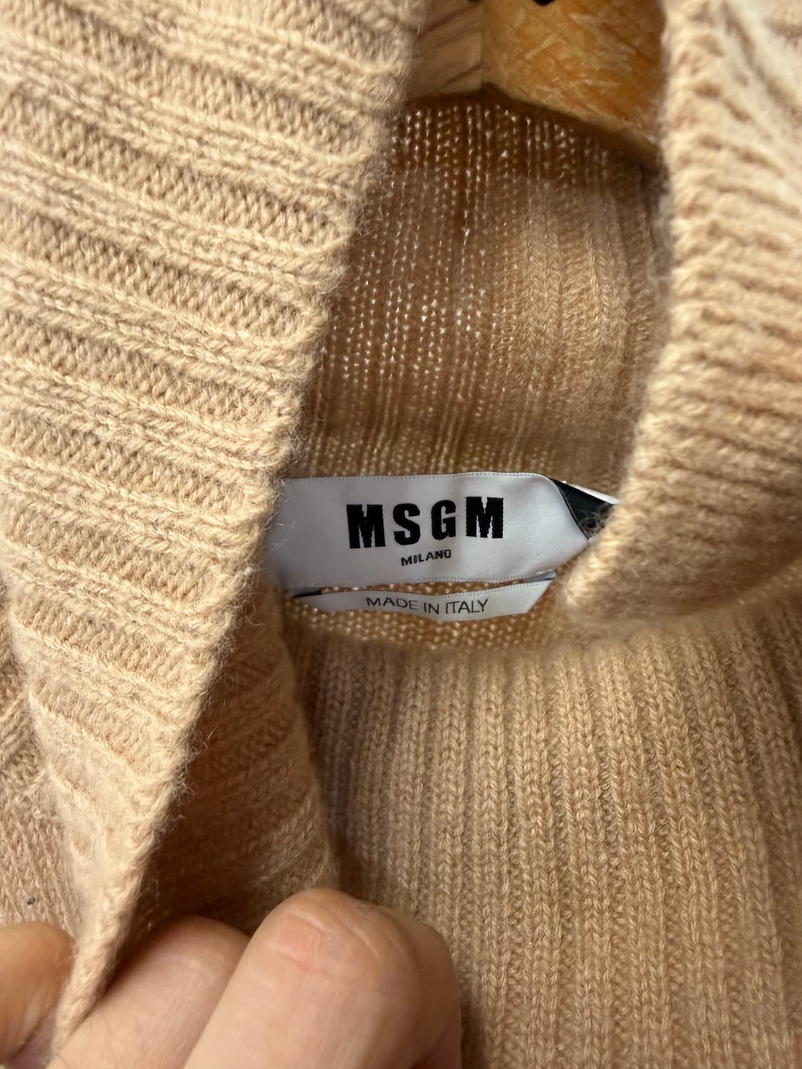 정품) MSGM 여성 터틀넥 오버사이즈 버튼 니트 스웨터 XS 상품이미지6