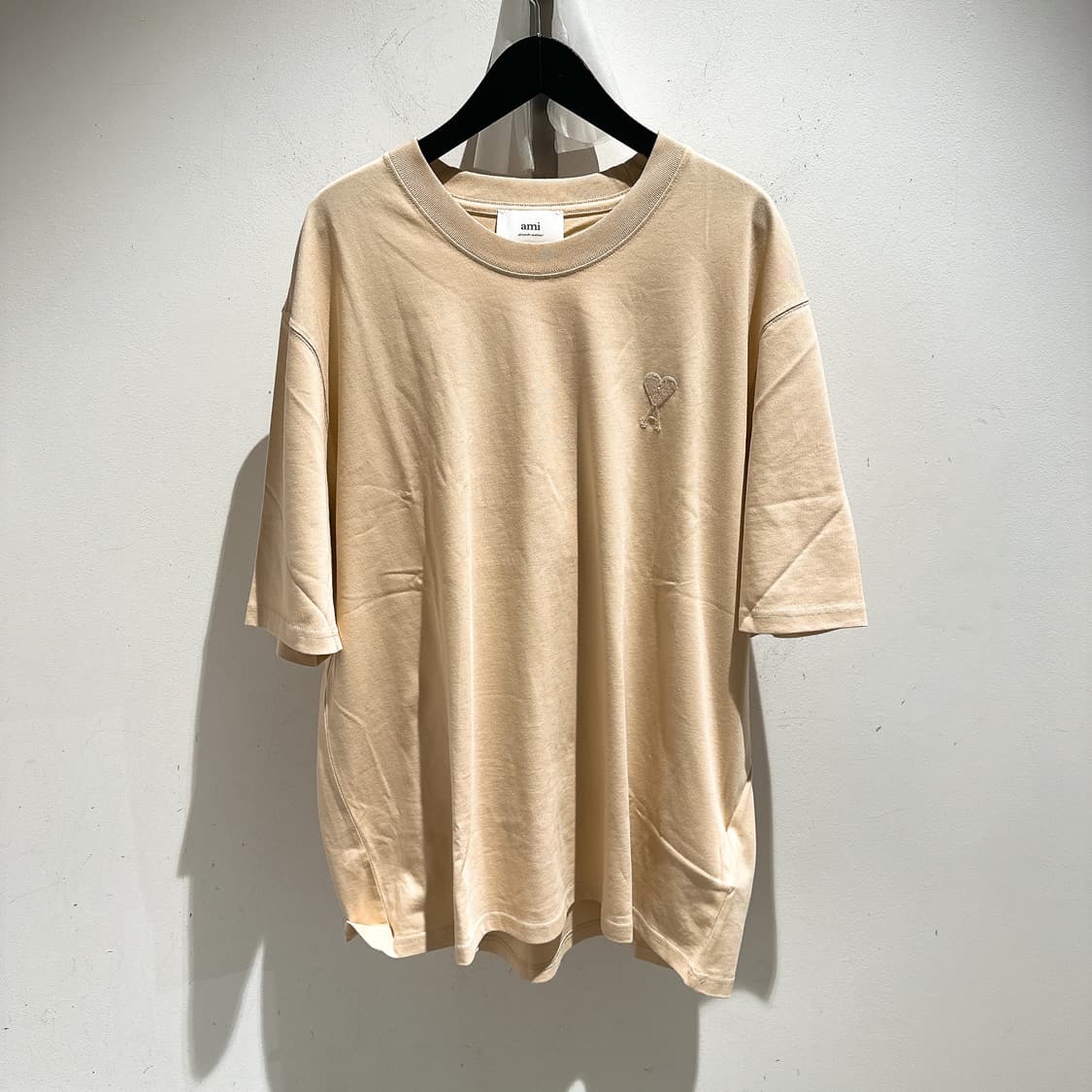 아미 남성 베이지 톤온톤 하트 로고 상품이미지1