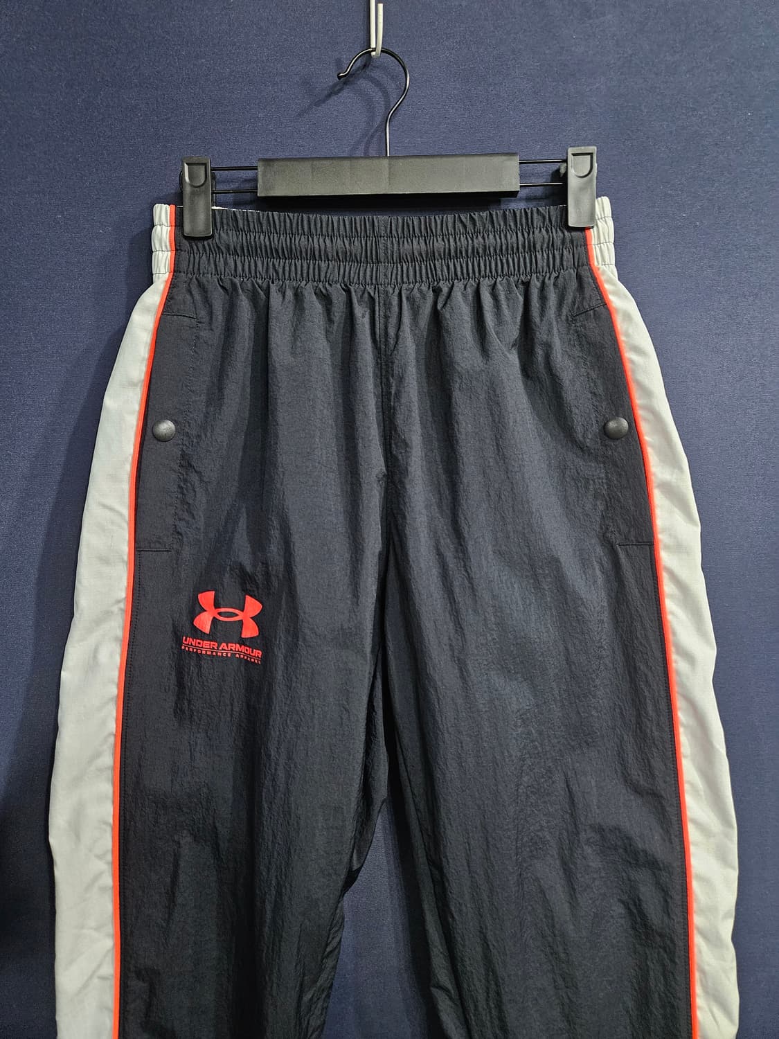 언더아머 블랙차콜 남성 허리 26~28 홑겹 바스락 조거팬츠  상품이미지7