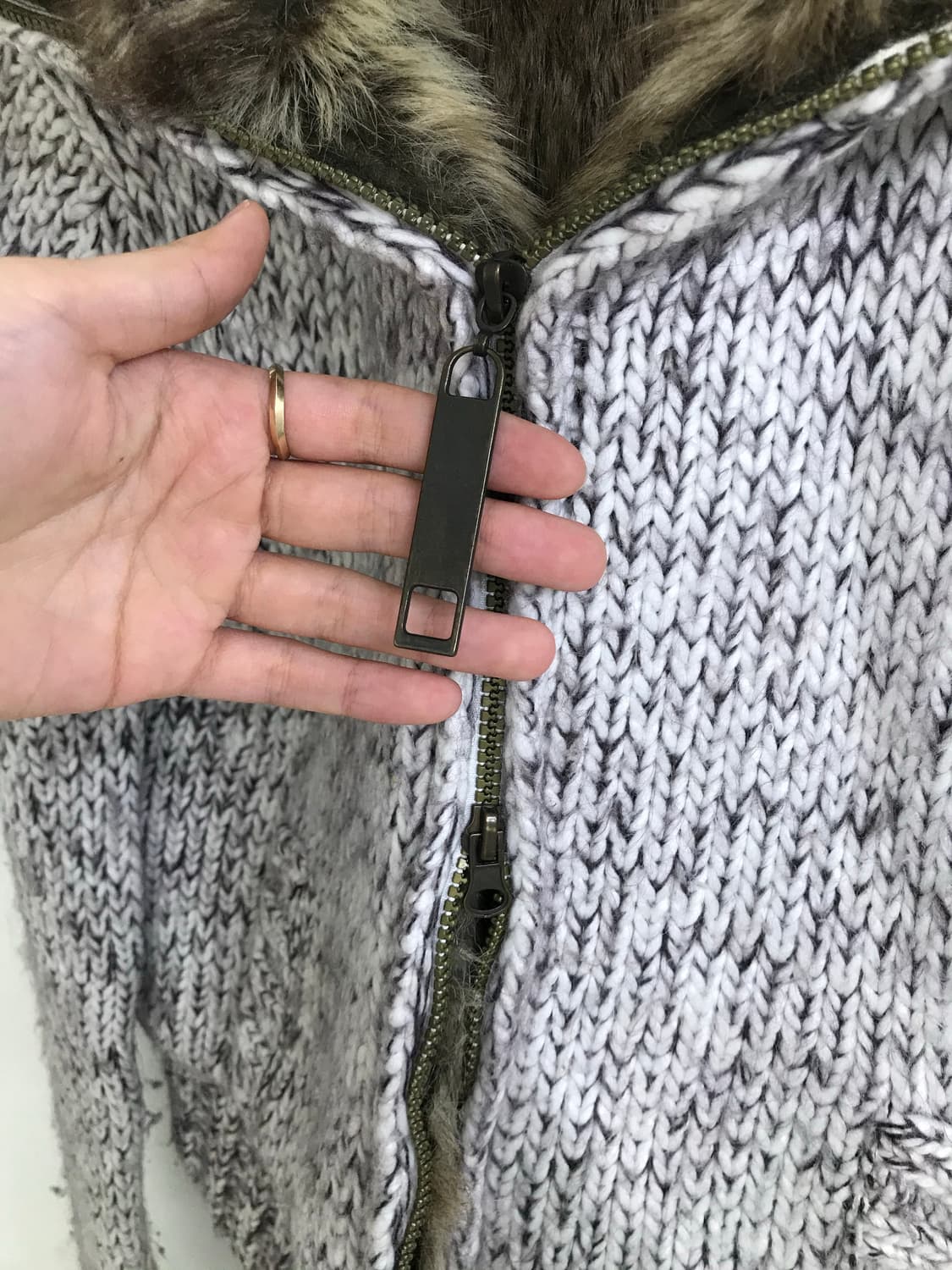 세실맥비 퍼 크롭 니트 집업 상품이미지5