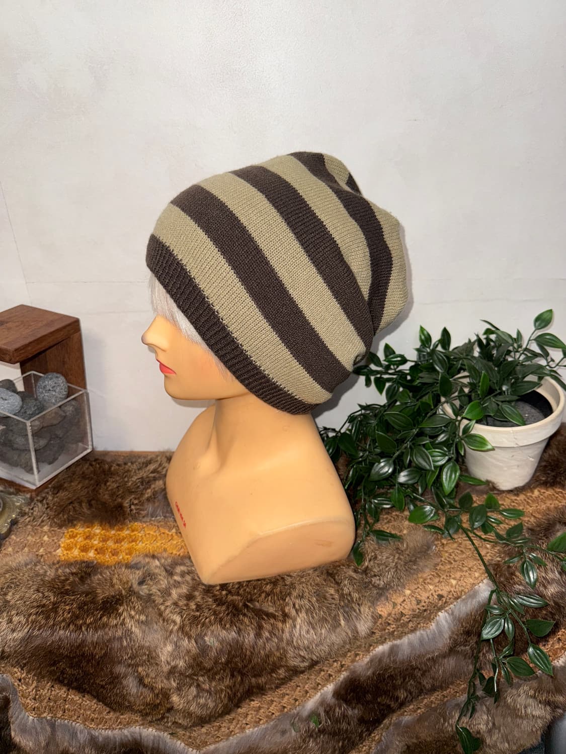 Brown damage lettering stripe 리버시블 비니 상품이미지2