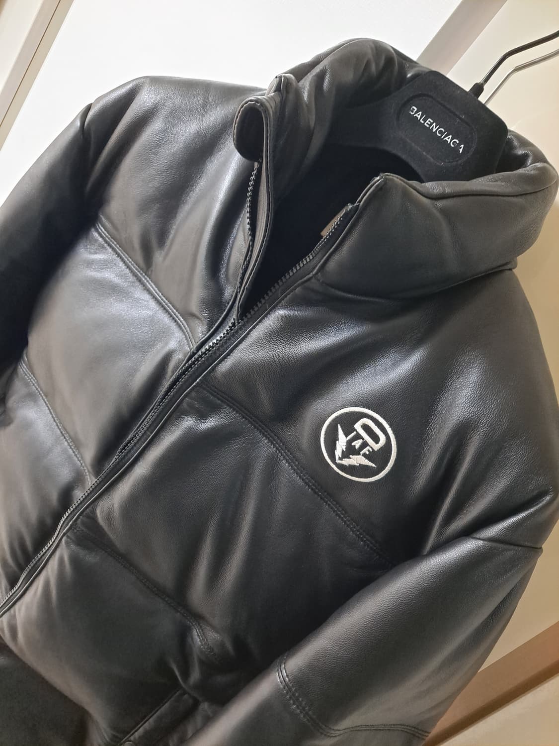 DIAFVINE 디아프바인 - 양가죽 램스킨 헤비 덕다운 패딩 상품이미지4