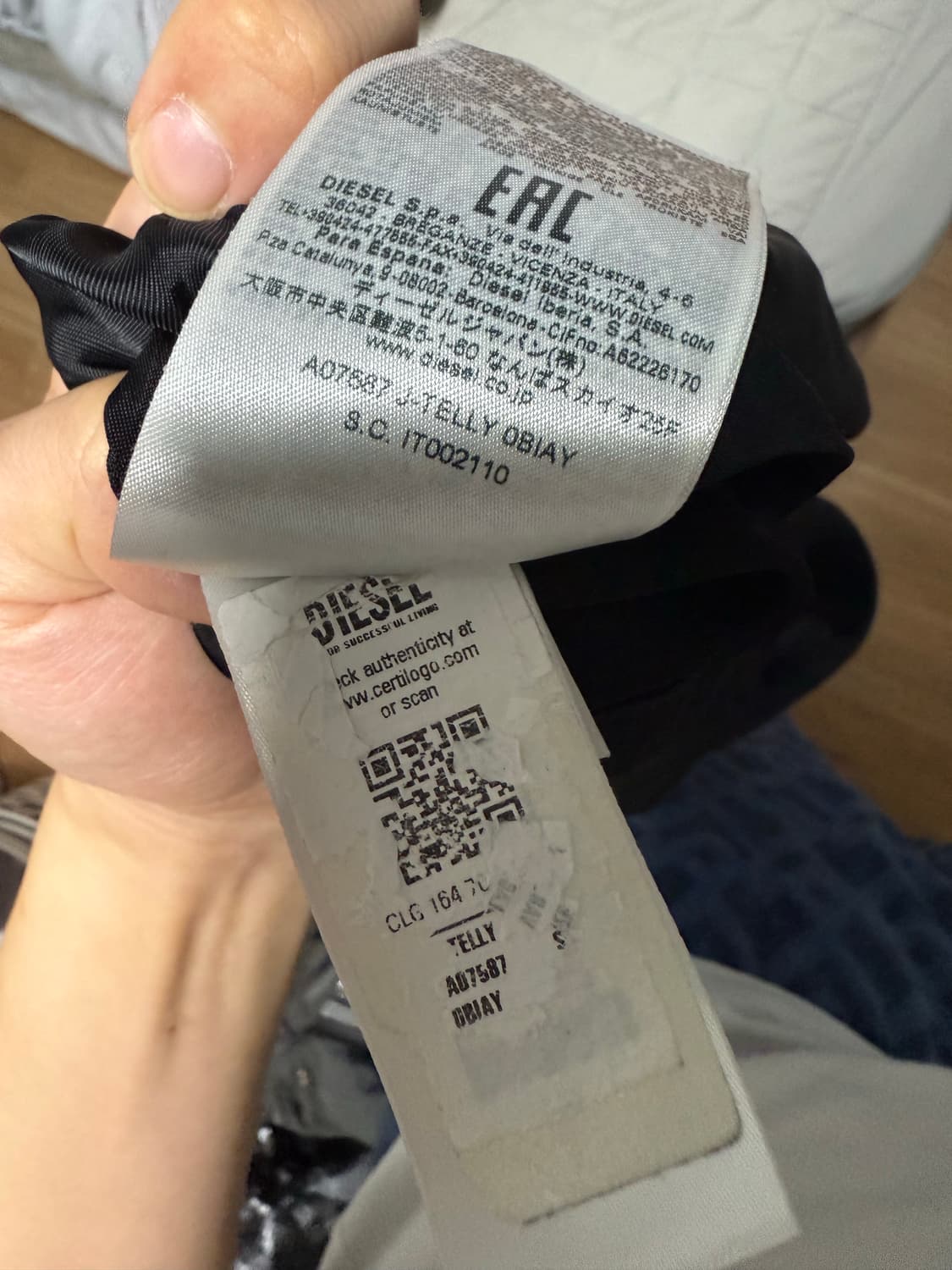 디젤 봄버 솔라이스드 새틴 블랙자켓 상품이미지2