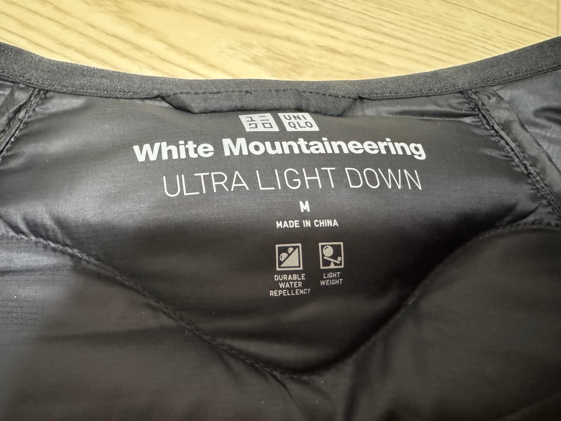 [M] 유니클로 화이트 마운틴엔지니어링 경량 패딩 상품이미지3