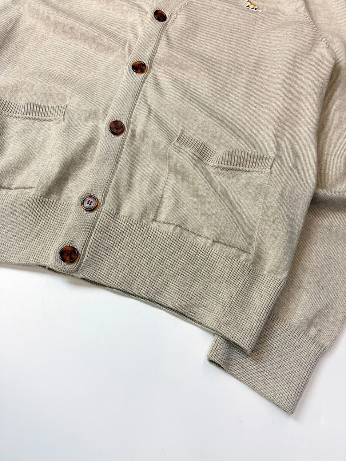 메종키츠네 폭스 패치 레귤러 니트 가디건 PN5703    상품이미지4