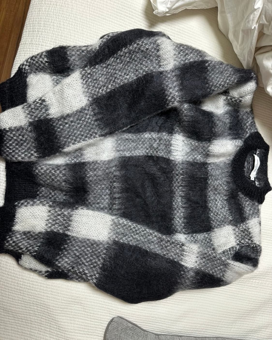 메종키츠네 브러쉬드모헤어니트 상품이미지3