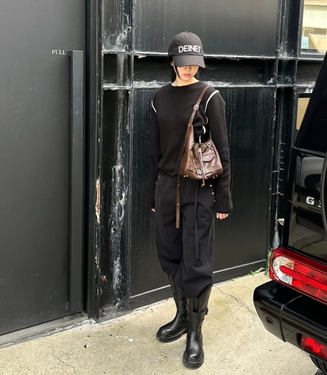 DEINET 다이닛 스터드 벨티드 미니 버킷백  상품이미지1