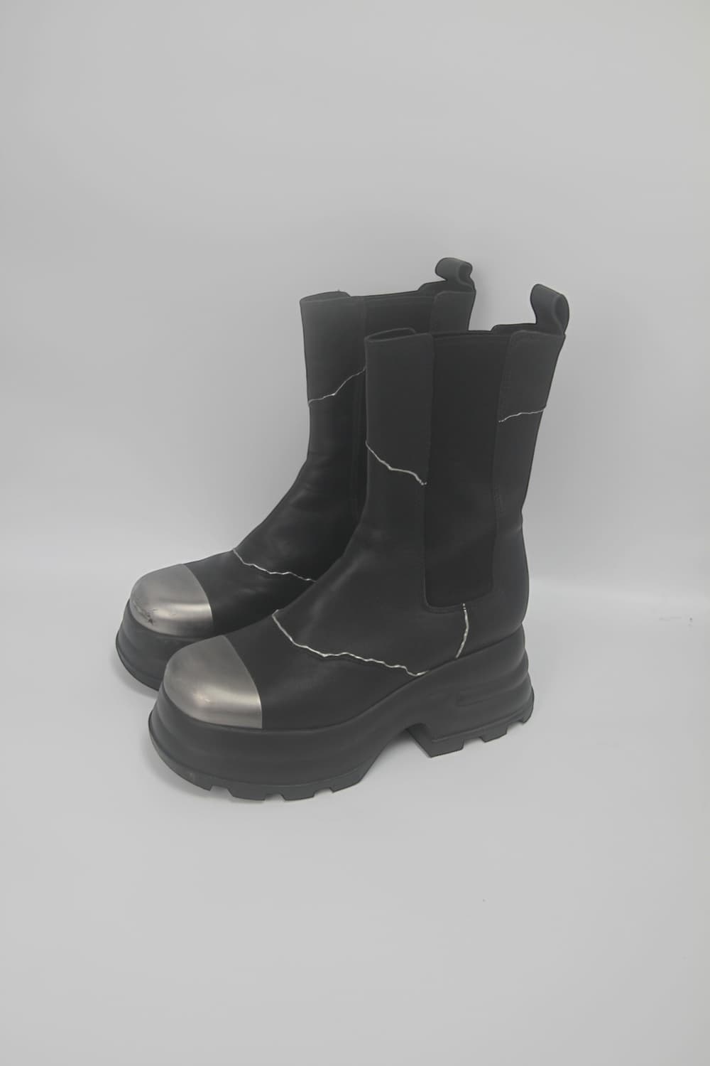 Both X CHARLES & KEITH 한소희 스틸토 부츠 상품이미지5