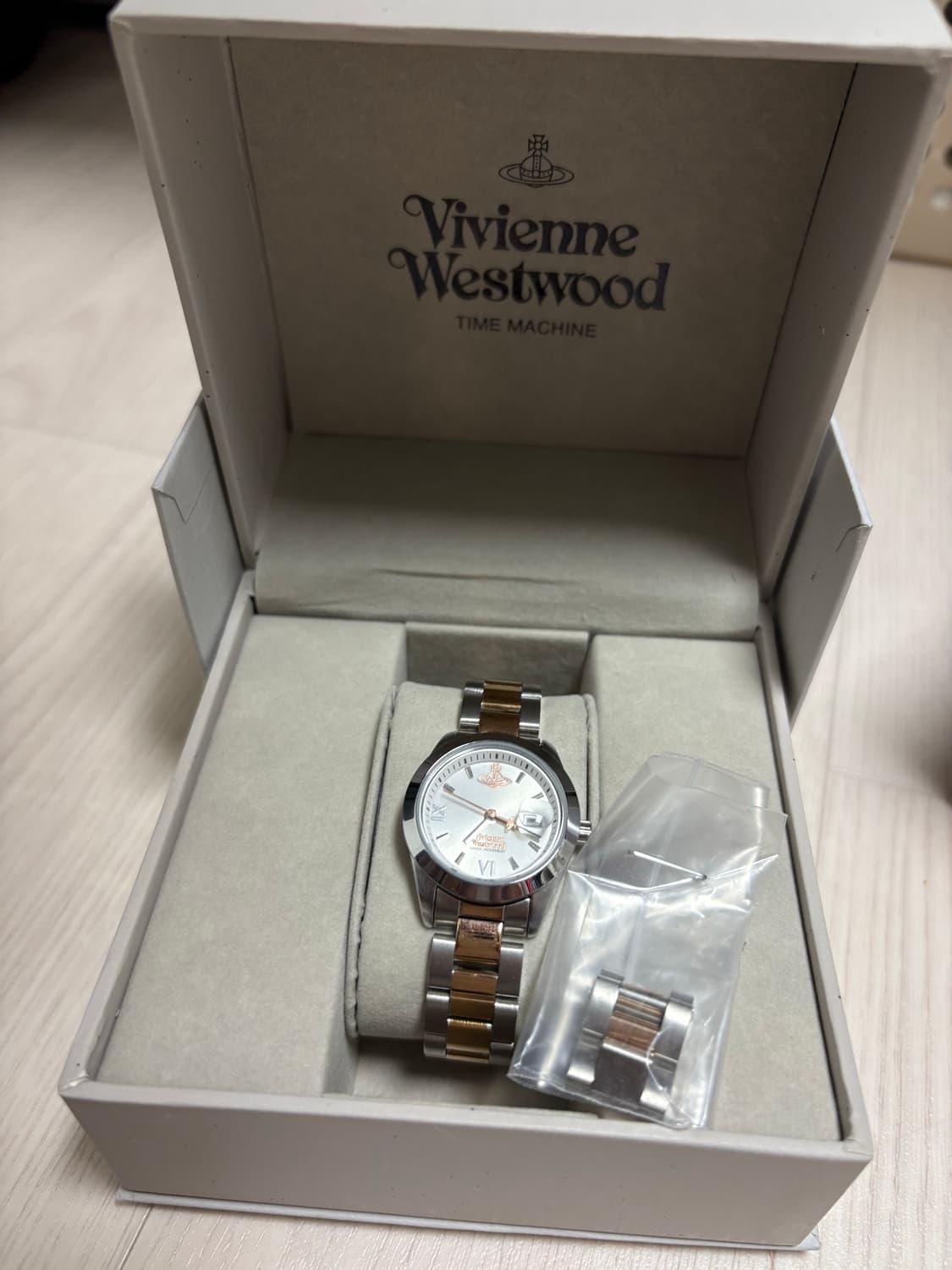 [F] 비비안웨스트우드 시계 상품이미지1