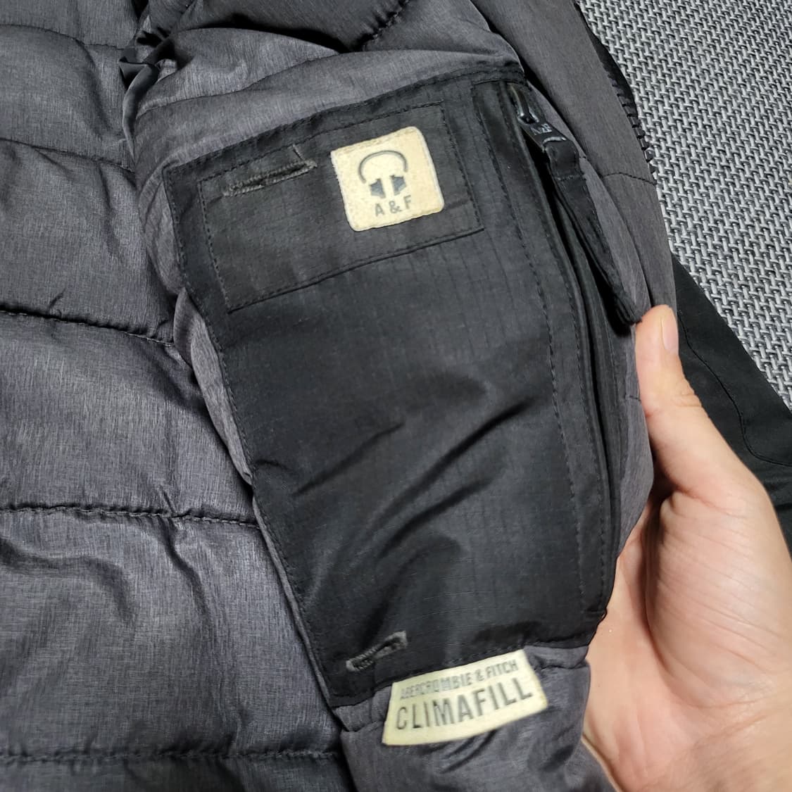 아베크롬비 앤 피치 라쿤 패딩 점퍼 블랙 (S오버) 상품이미지6