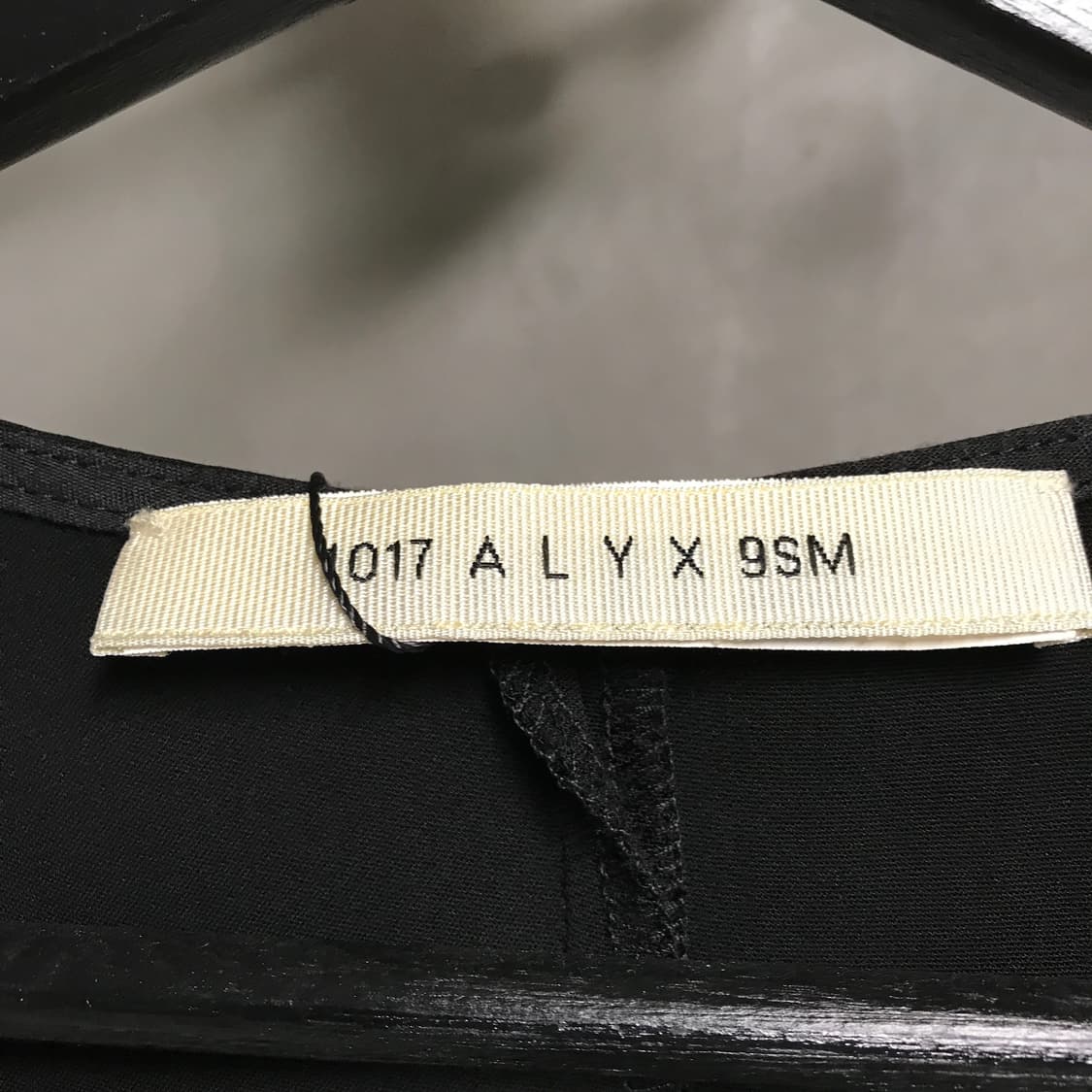 알릭스 슬리브리스 탑 블랙 42(W) 상품이미지5