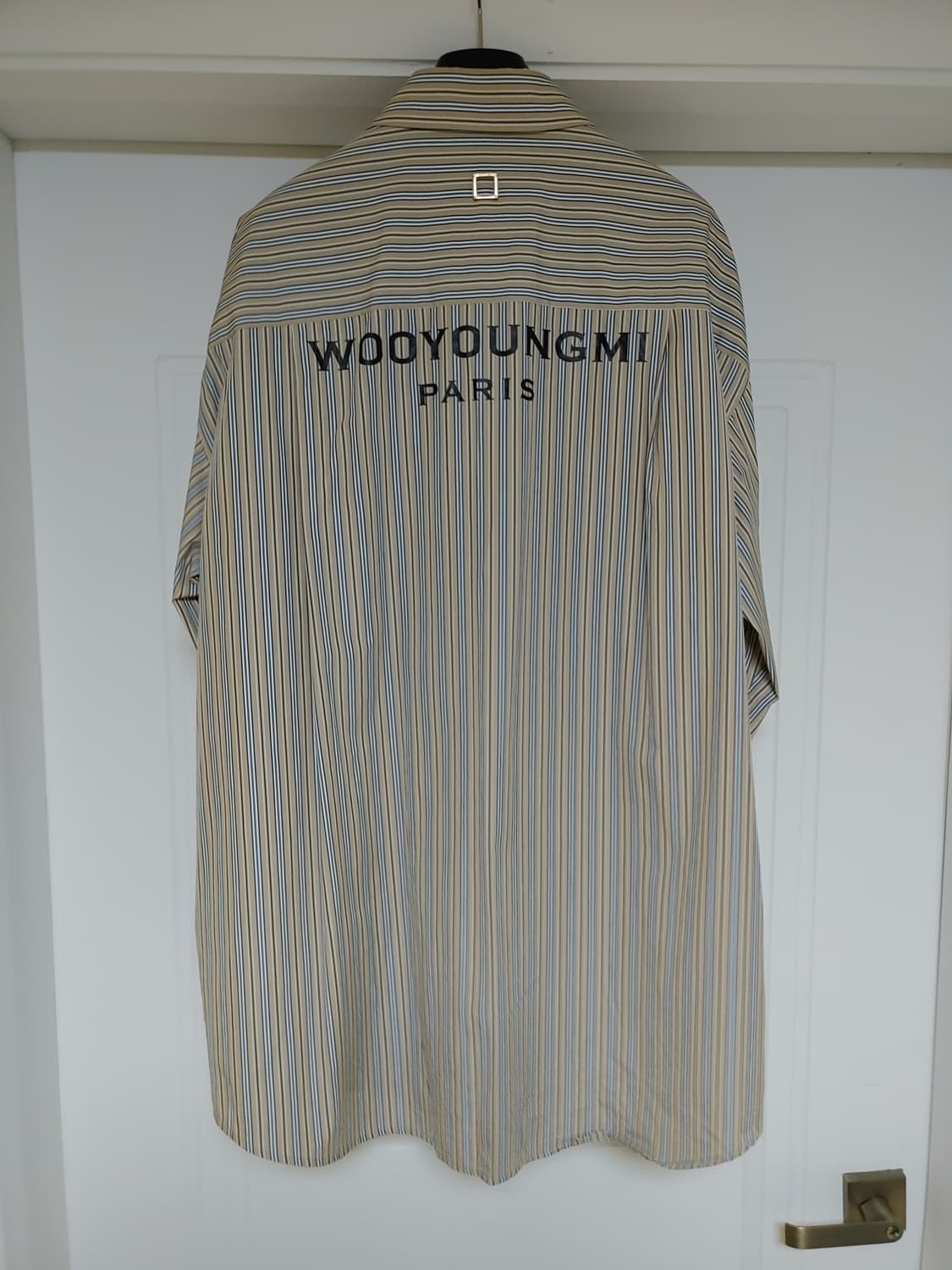 우영미 스트라이프 백로고 셔츠 팝니다 상품이미지1