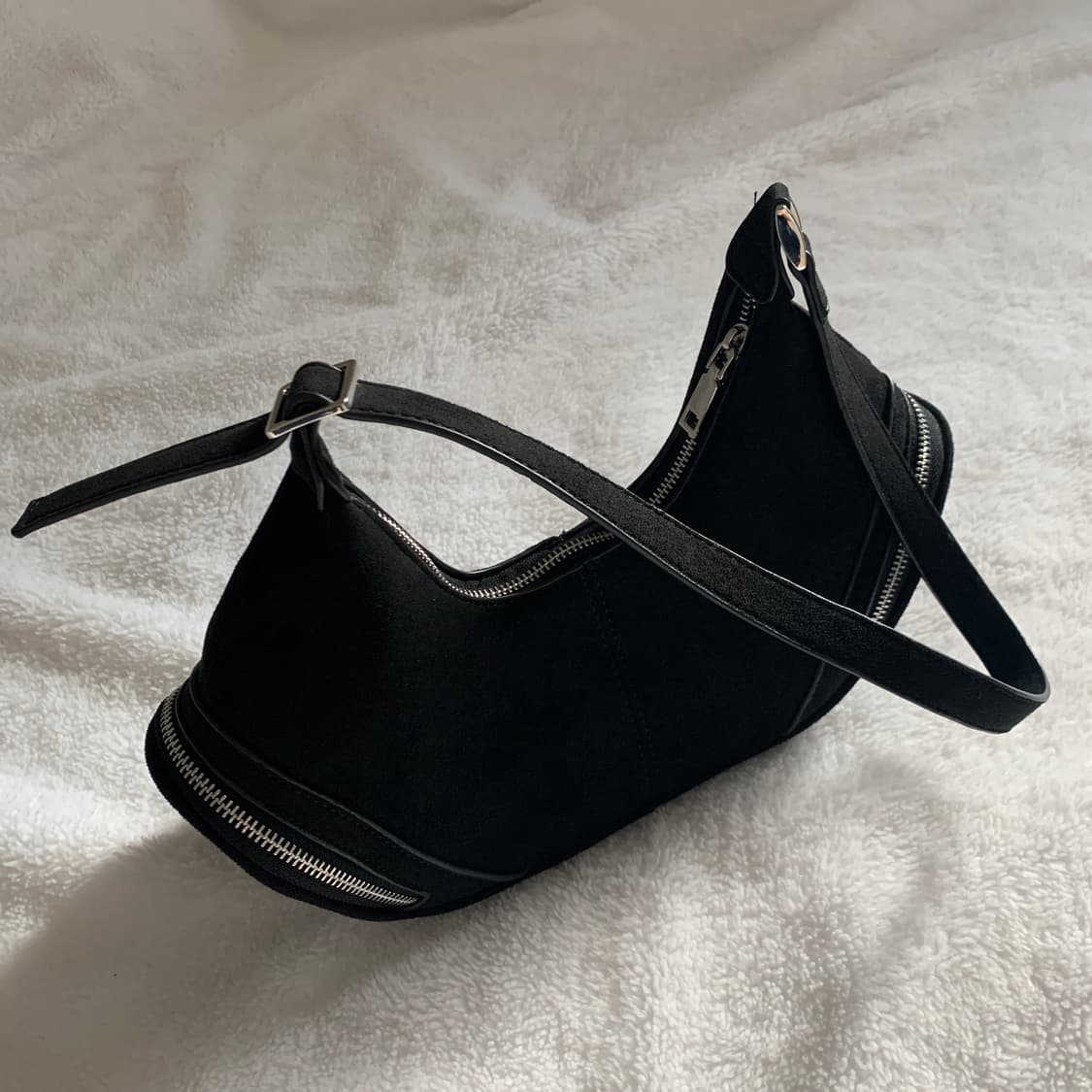 블랙 스웨이드 숄더백 상품이미지1