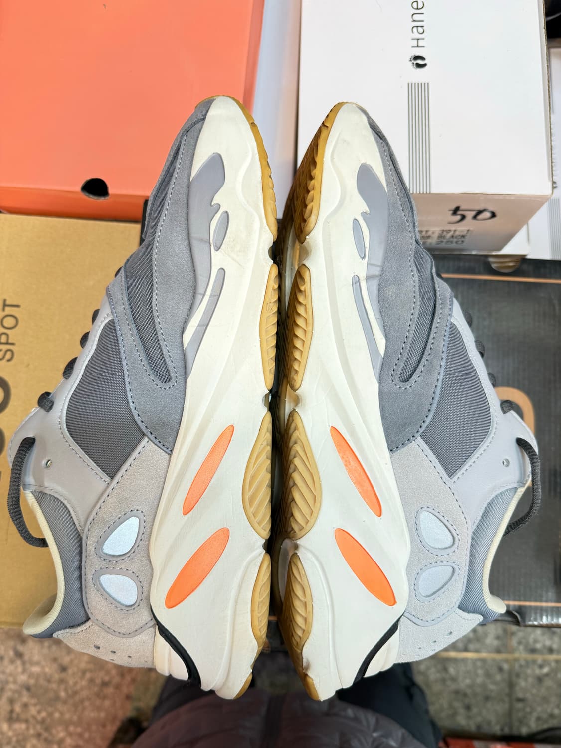 (285) 아디다스 이지부스트 700  마그넷 상품이미지3