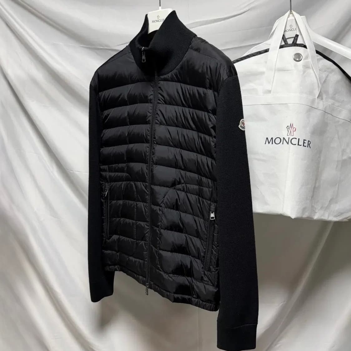 [S+급/L] 몽클레어 니트패딩 김현우 니트패딩 트리콧 블랙 상품이미지1