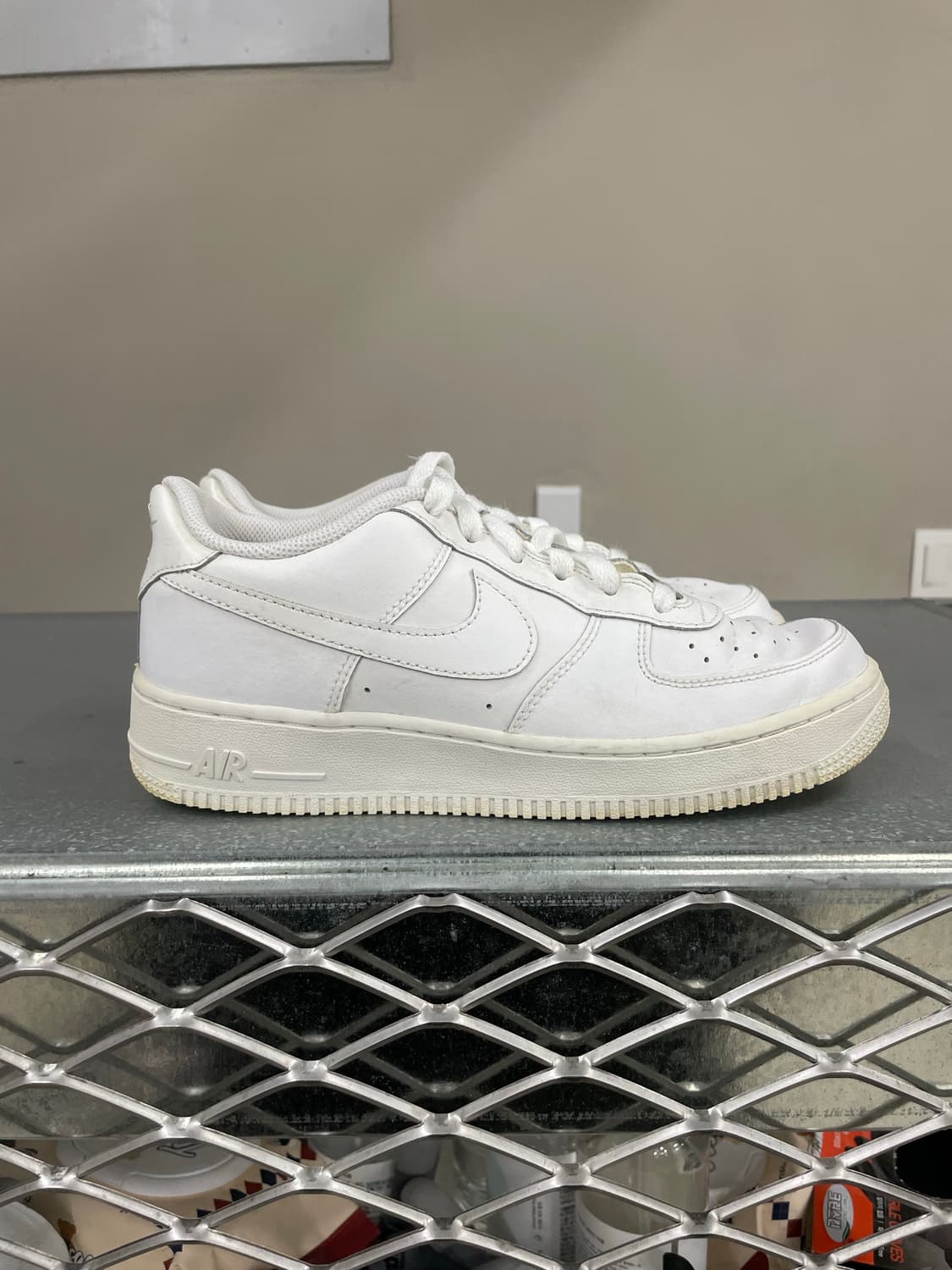 나이키 에어포스1 로우 화이트 240 상품이미지3