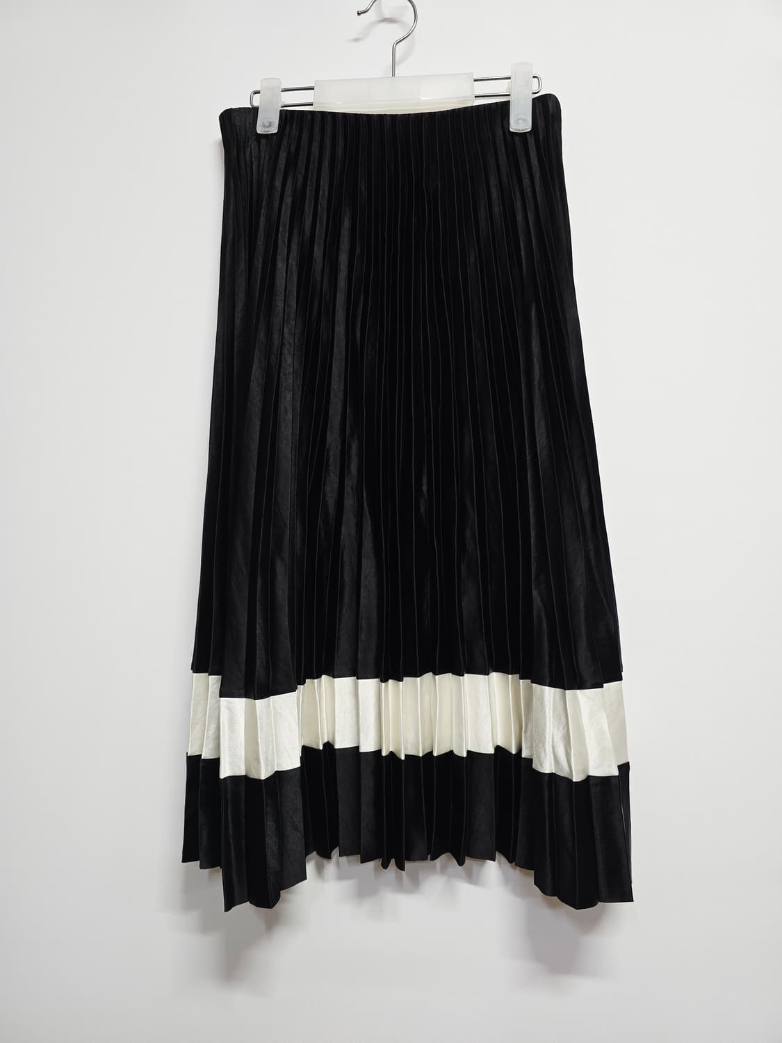 띠어리 블랙 플리츠 스커트 배색 포인트 상품이미지1