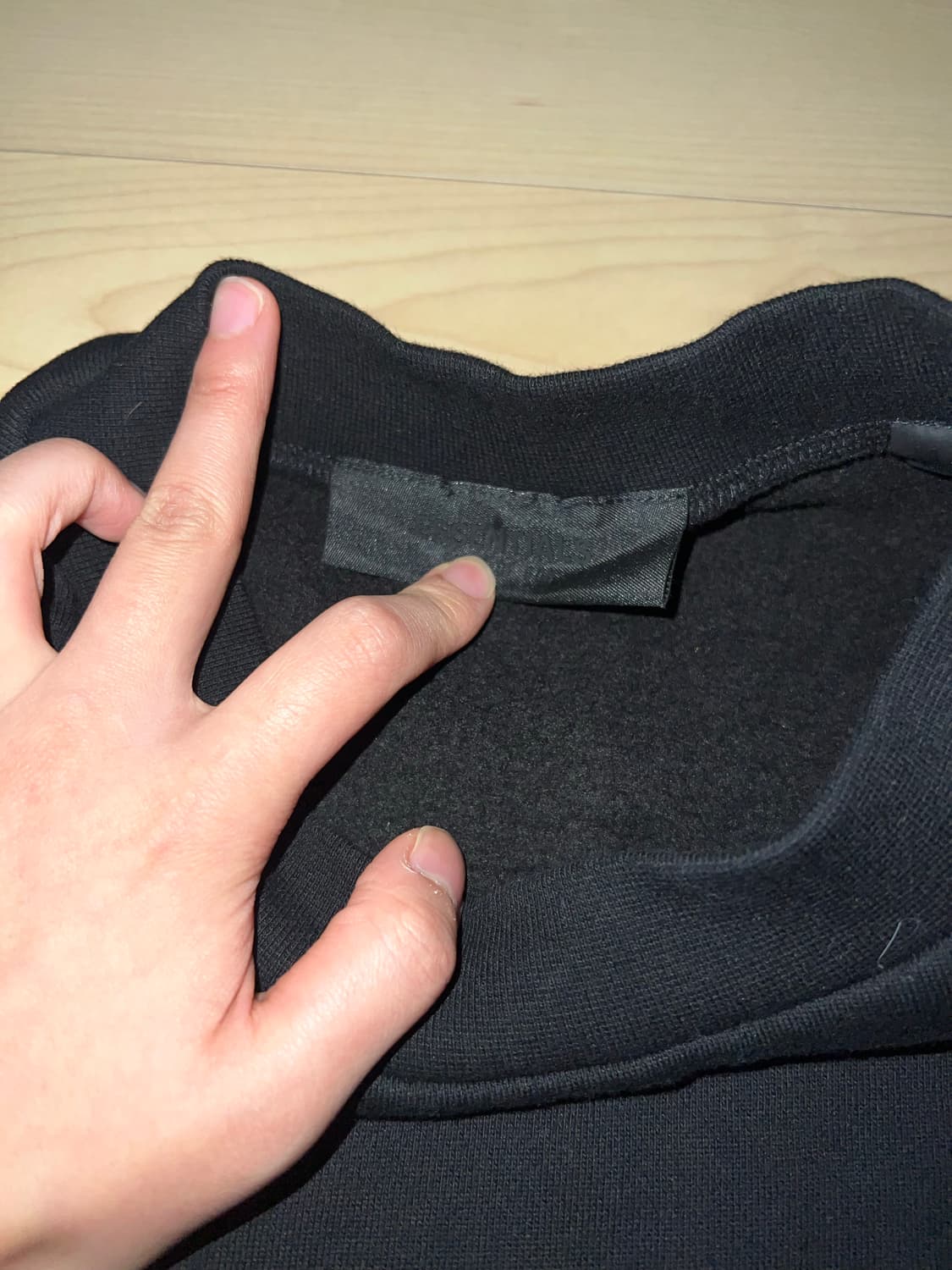 피오갓 에센셜 맨투맨 플리스 크루넥 블랙 - 24FW 상품이미지4