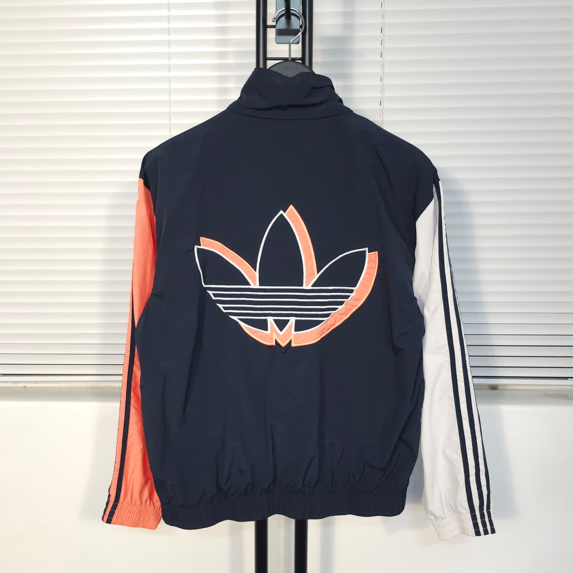 아디다스 빅트레포일 바람막이 XL 상품이미지4