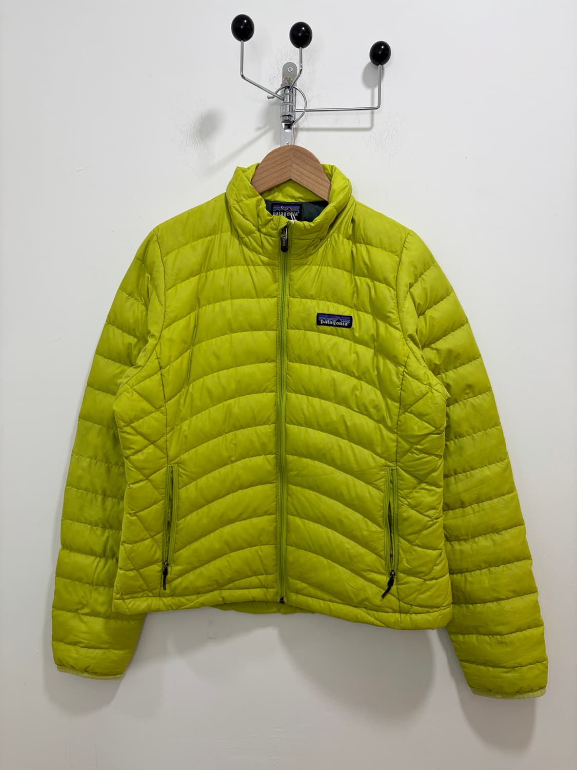 파타고니아 라임색 경량패딩 상품이미지4