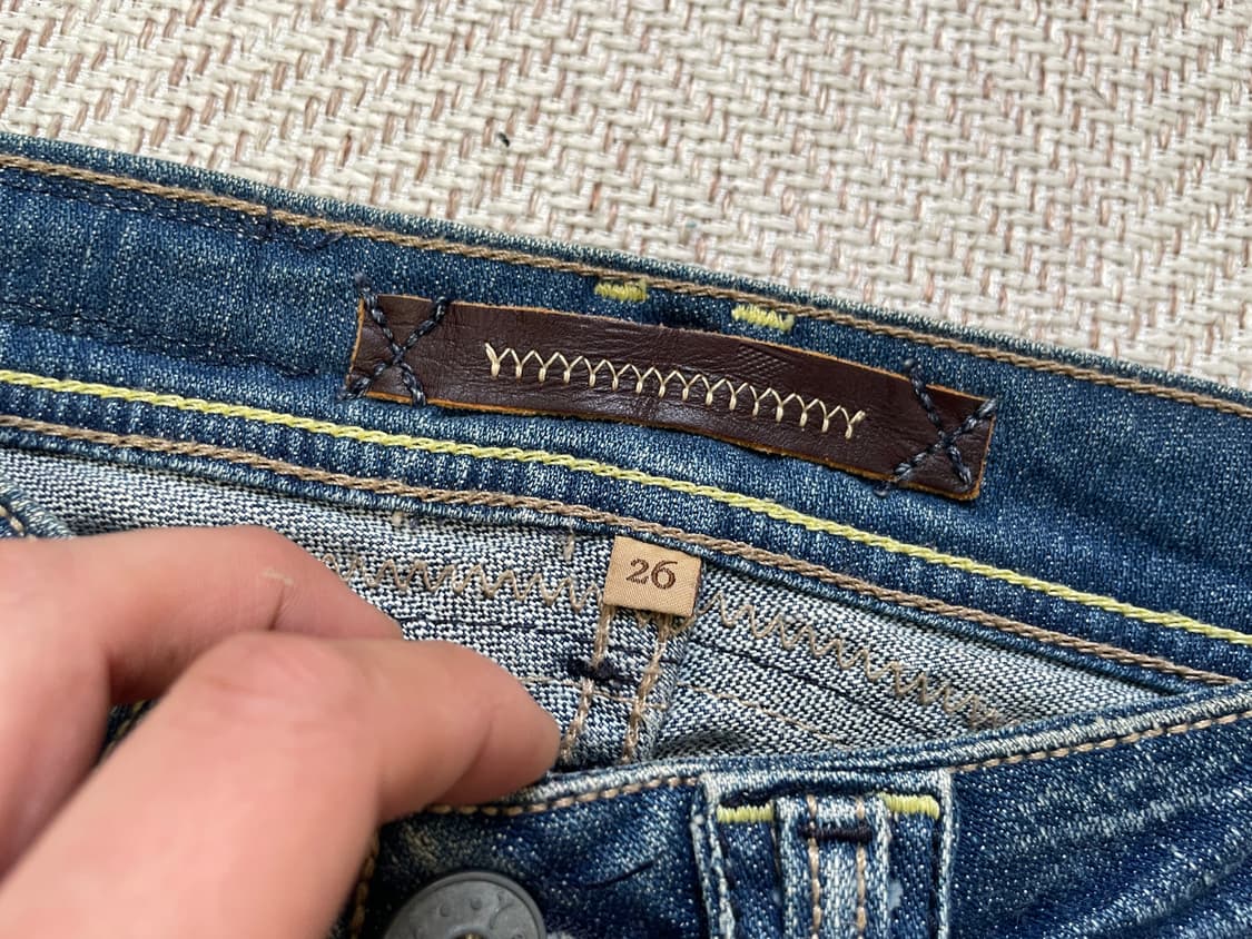 Yanuk 야누크 포켓 자수 디테일 부츠컷 데님 팬츠 상품이미지8