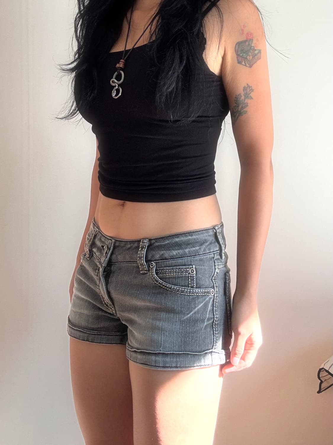 로우라이즈 데님 숏팬츠 상품이미지1