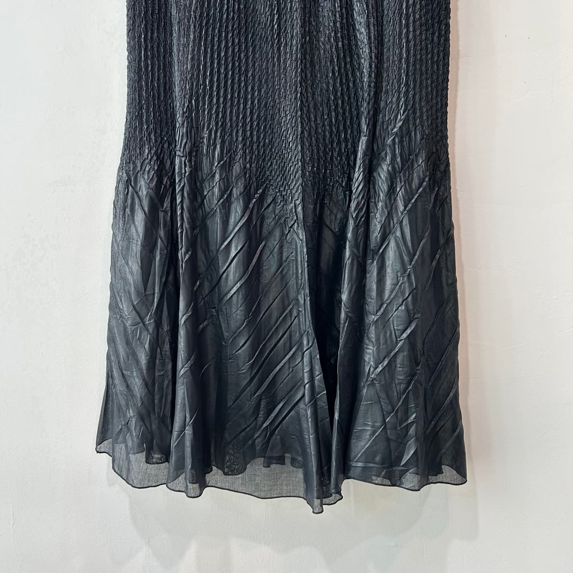 블랙 플리츠 디테일 스커트 상품이미지4