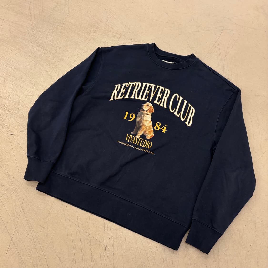 비바스튜디오 리트리버 클럽 네이비 맨투맨 상품이미지1