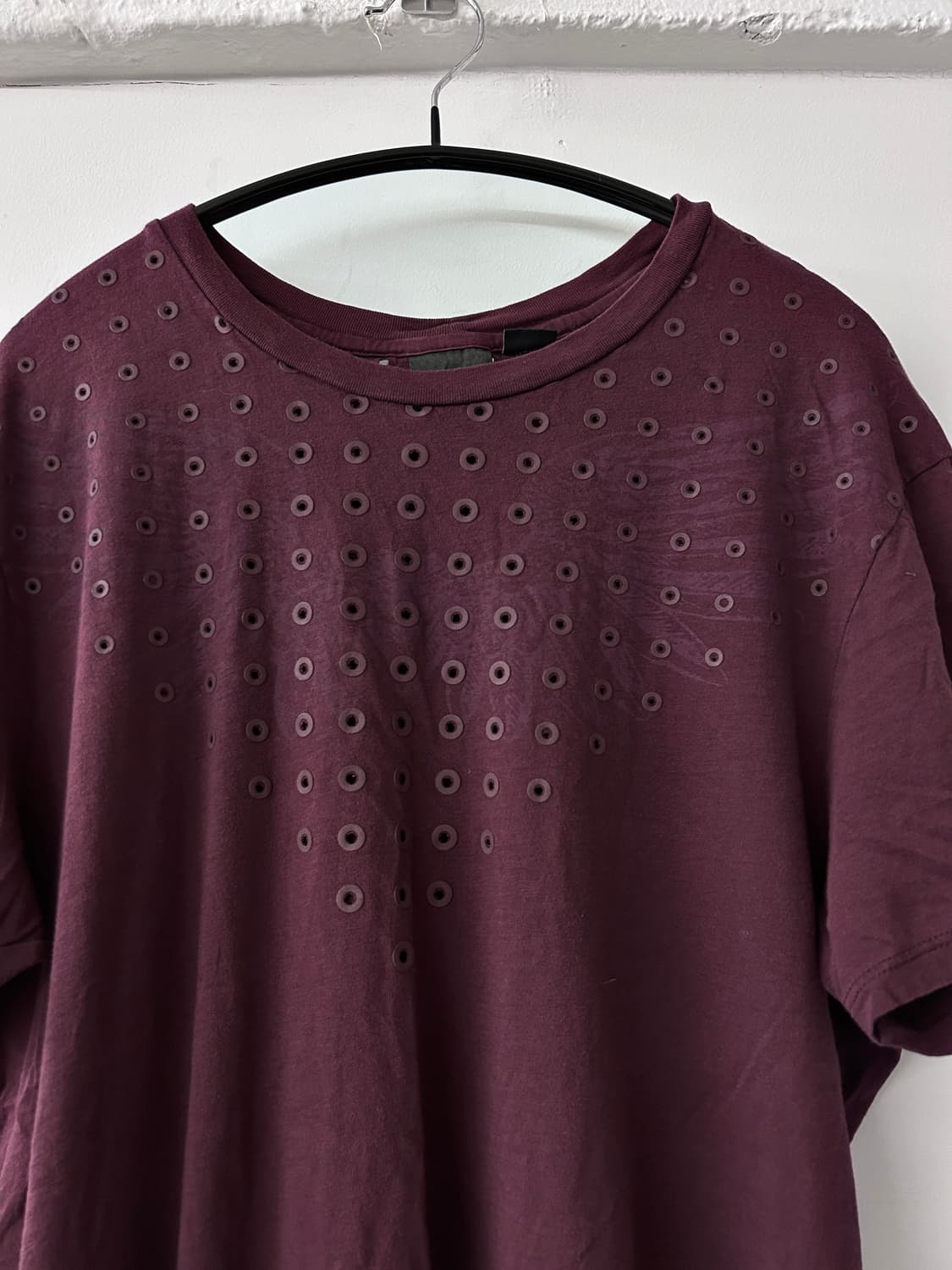 아르마니 아일렛 그래픽 반팔 버건디 상품이미지2