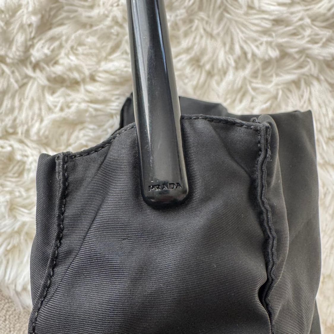 프라다 로고플레이트 나일론 토트백 상품이미지8