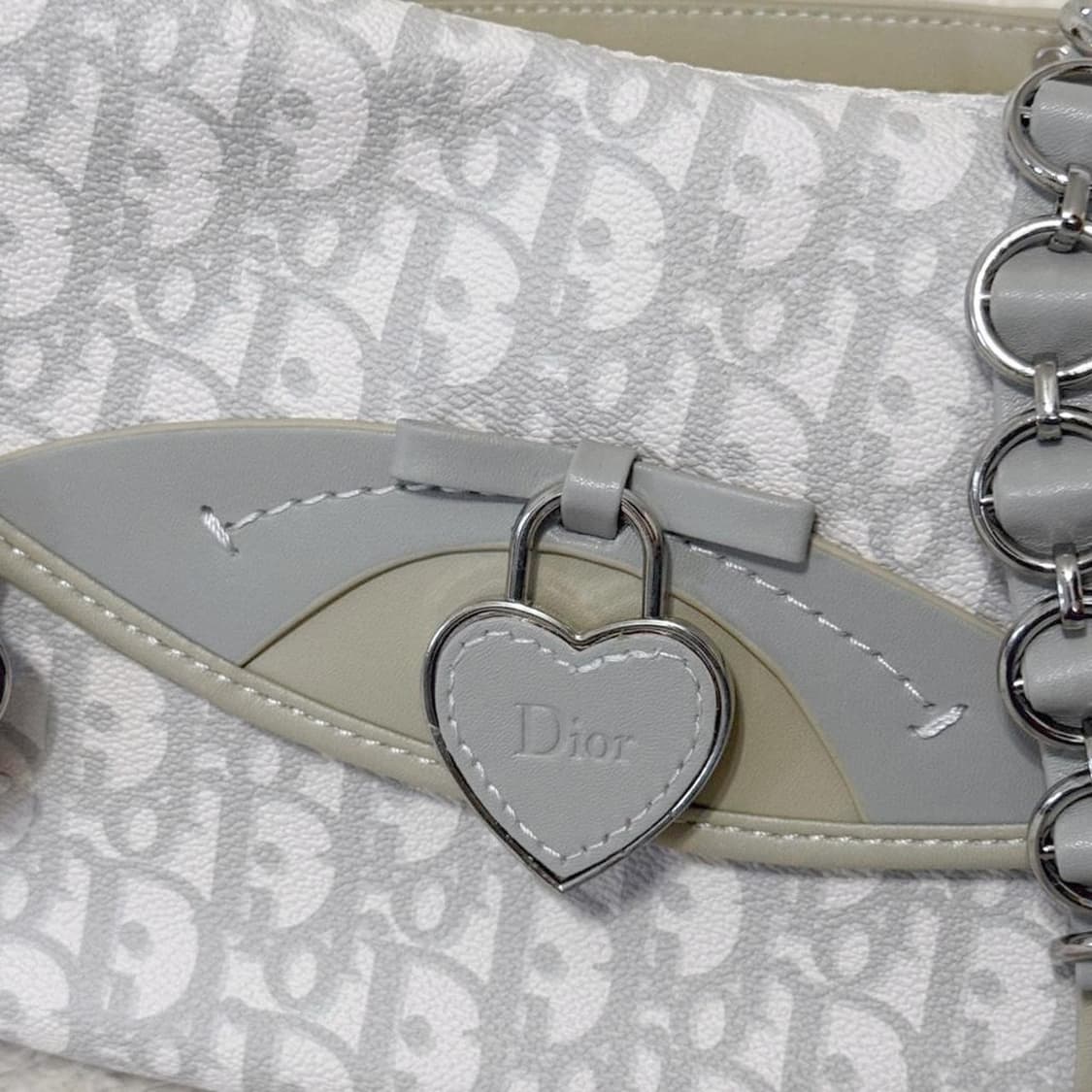 디올 로맨틱 하트백 그레이 상품이미지4