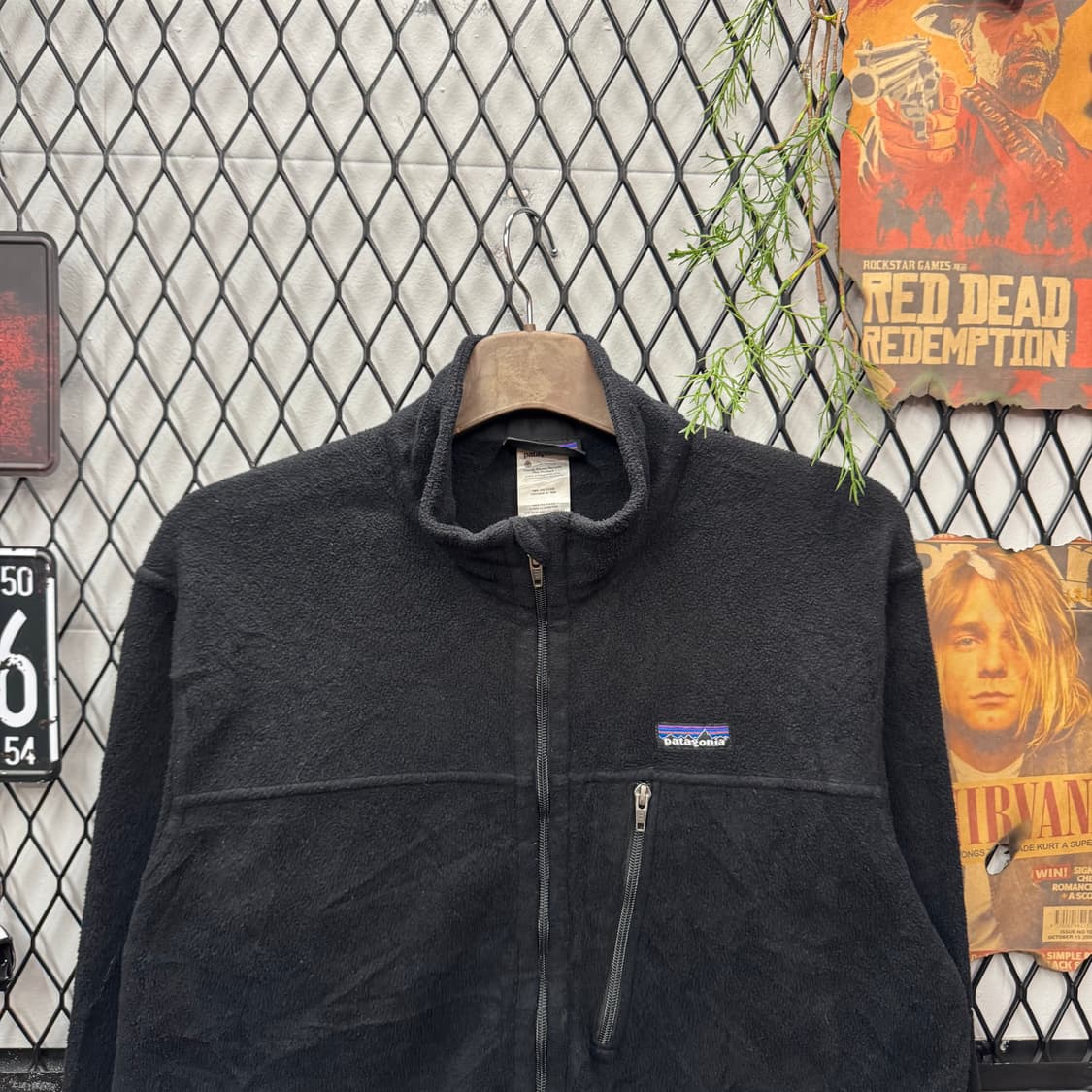 파타고니아 신칠라 베터 스웨터 집업 전면 집업 포켓 포인트 블랙 상품이미지3