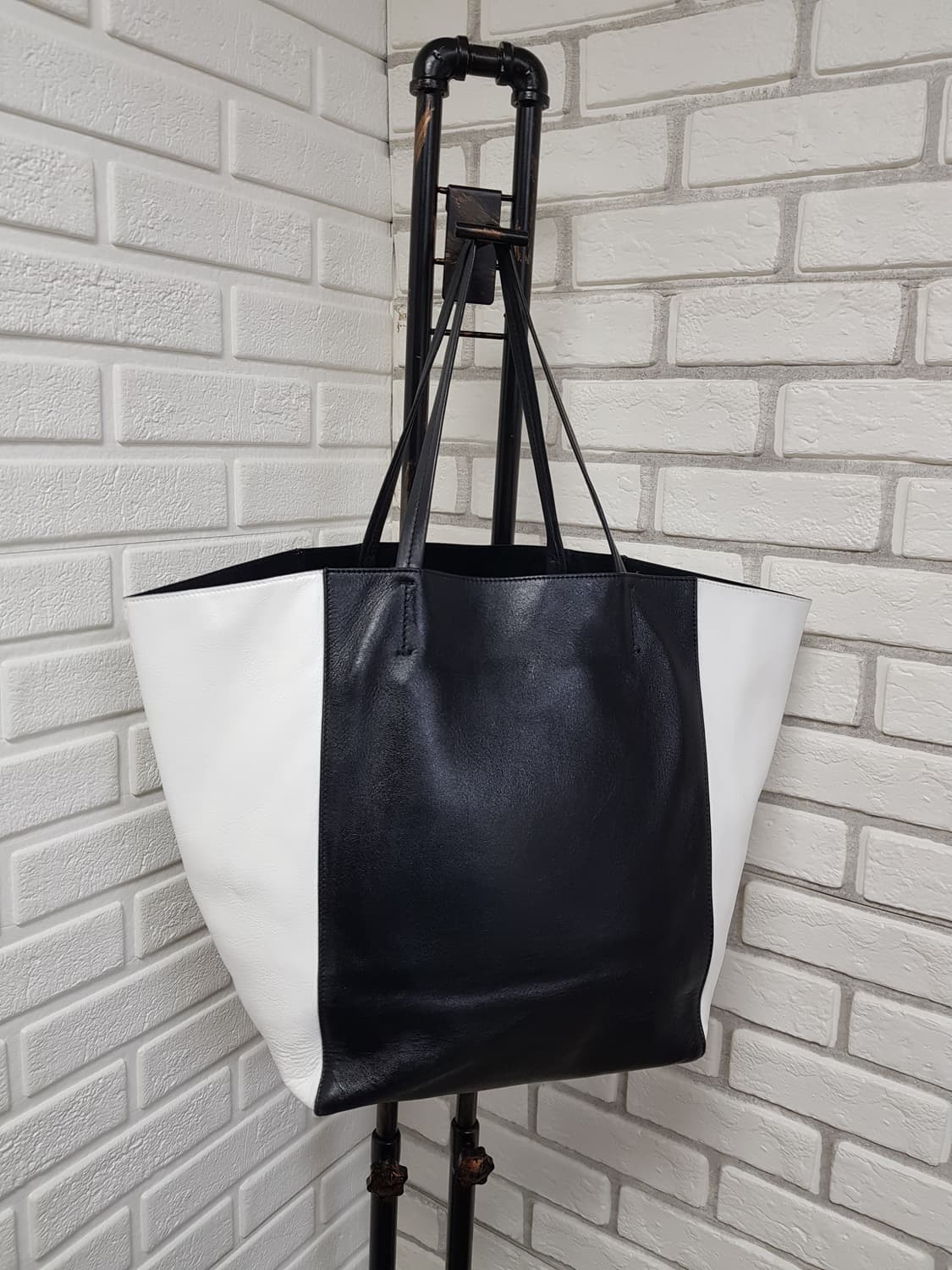 [정품] 셀린느 펜텀 카바스 블랙/화이트 쇼퍼백 상품이미지2