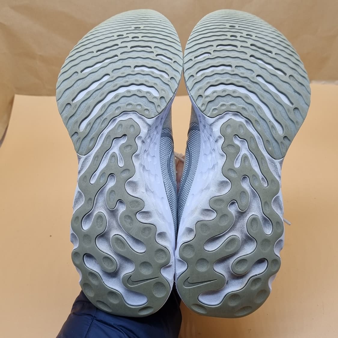 나이키 리액트 인피니티런 플라이니트3 250. 상품이미지3