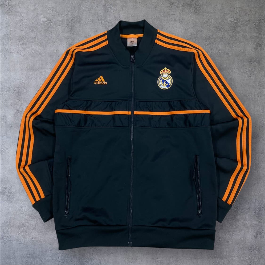아디다스 차콜 컬러 레알 마드리드 트랙탑 져지 상품이미지1