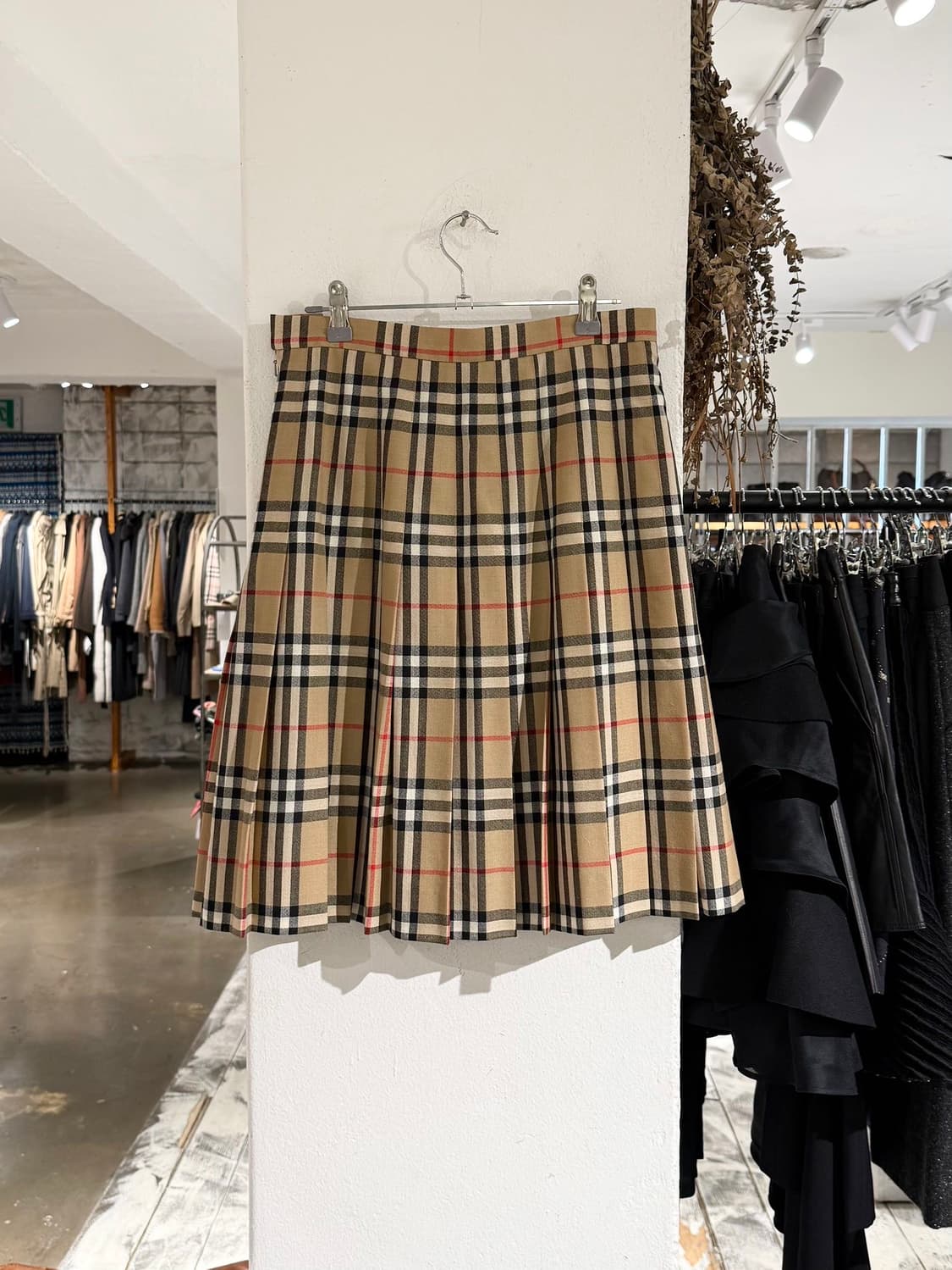 버버리 베이지 노바체크 플리츠 미디스커트 상품이미지4