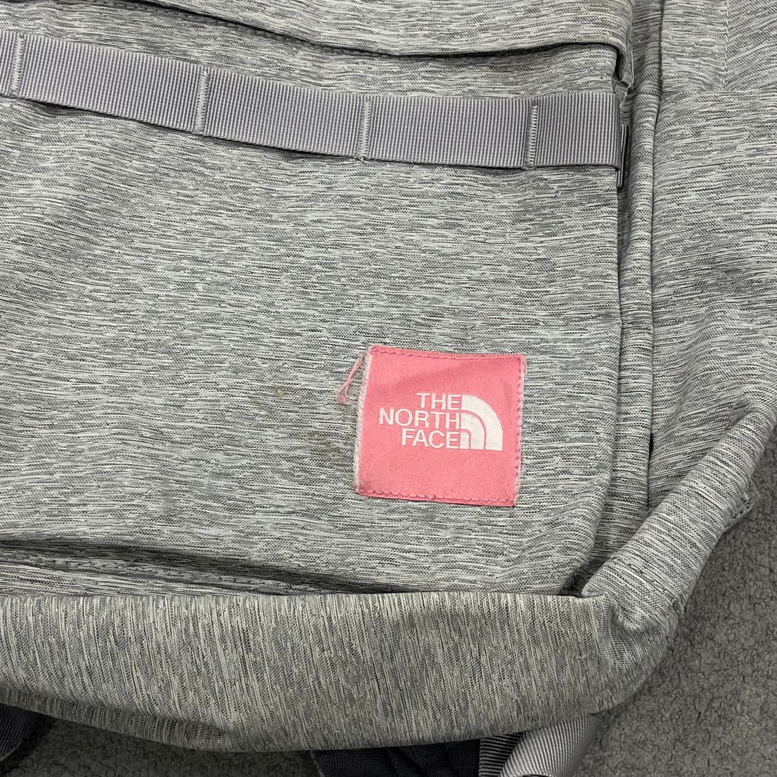 노스페이스 회색 백팩 상품이미지2