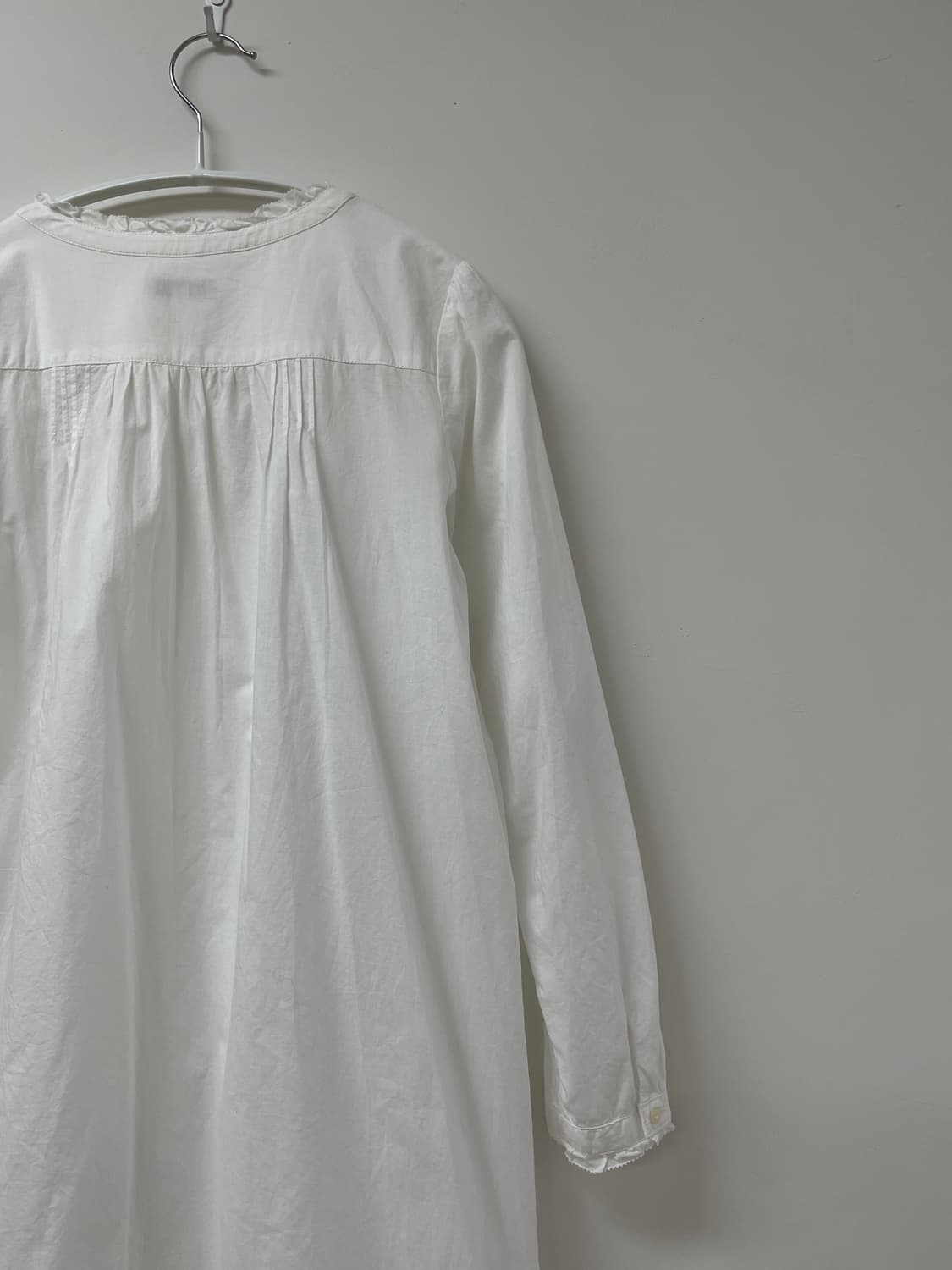 earth music  화이트 레이스 핀턱 원피스 상품이미지4